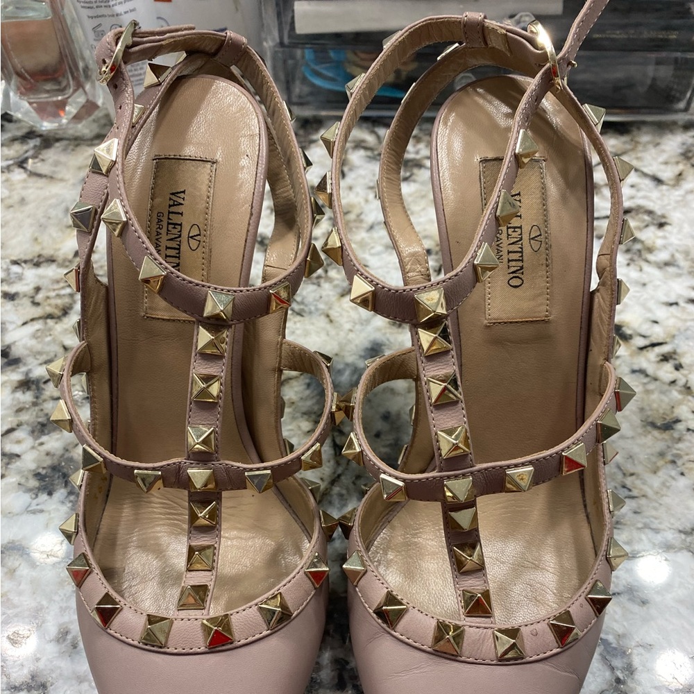 Authentic Valentino Rock stud heel